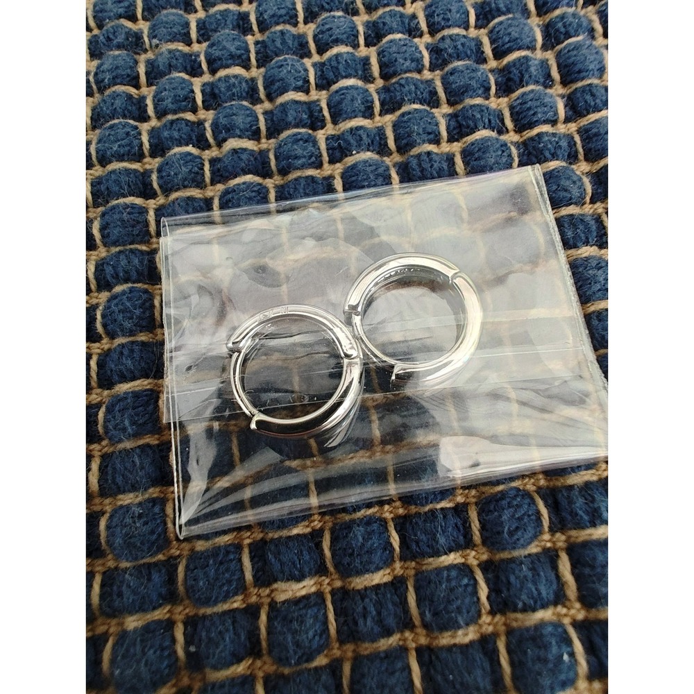 Hoop Earrings Silver Tone Small Huggie Hinged Snap Closure Polished Finish‎